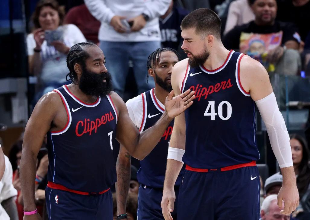 九游 -窗口期体能课后，密尔沃基雄鹿队长鼓劲备战西甲，媒体盛赞，阵容厚度经受考验的简单介绍